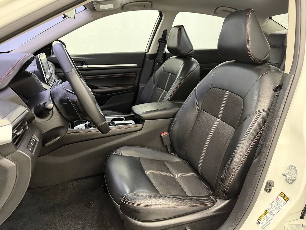 Used 2023 Nissan Altima 2.5 SR FWD image 9