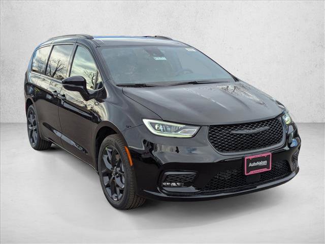 New 2026 Chrysler Pacifica Select w/ S Appearance Package AWD/4WD image 6