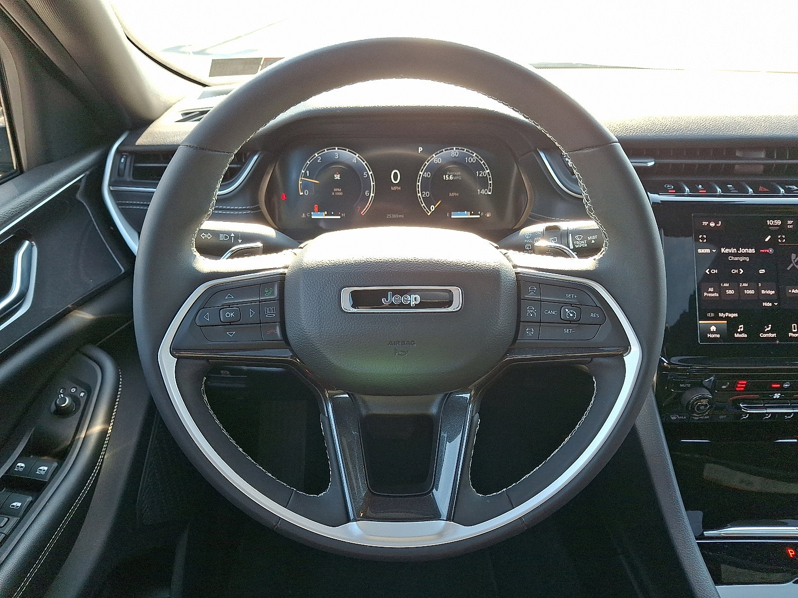 Used 2023 Jeep Grand Cherokee Altitude AWD/4WD image 21