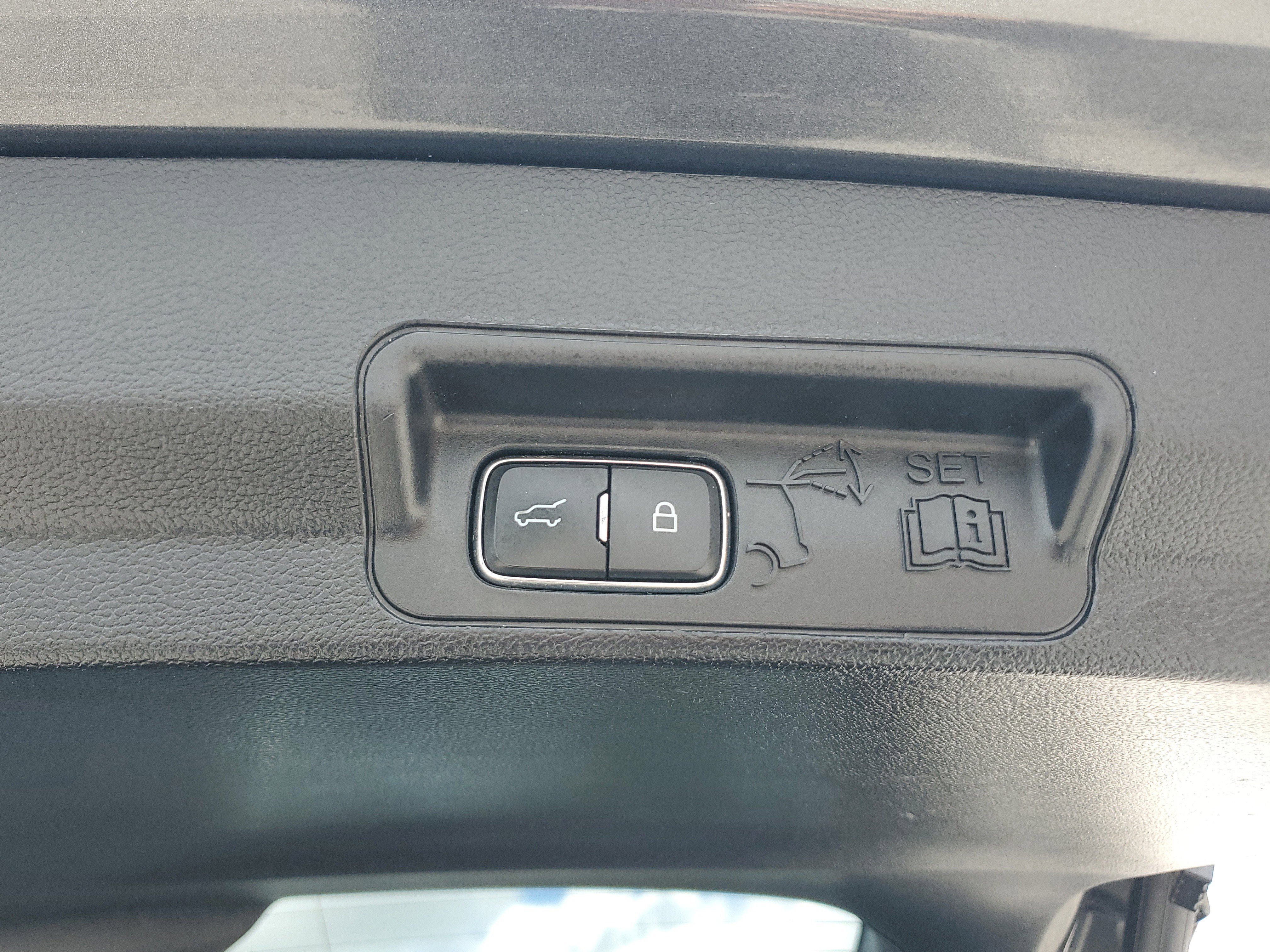 Used 2020 Ford Explorer XLT w/ Equipment Group 202A image 12