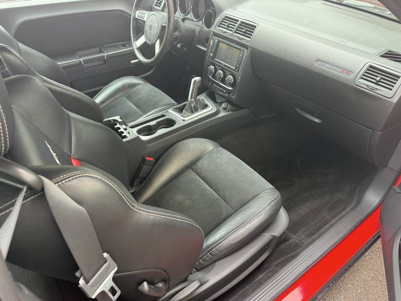Used 2009 Dodge Challenger SRT8 RWD image 9