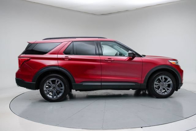 Used 2024 Ford Explorer XLT w/ Equipment Group 202A AWD/4WD image 16