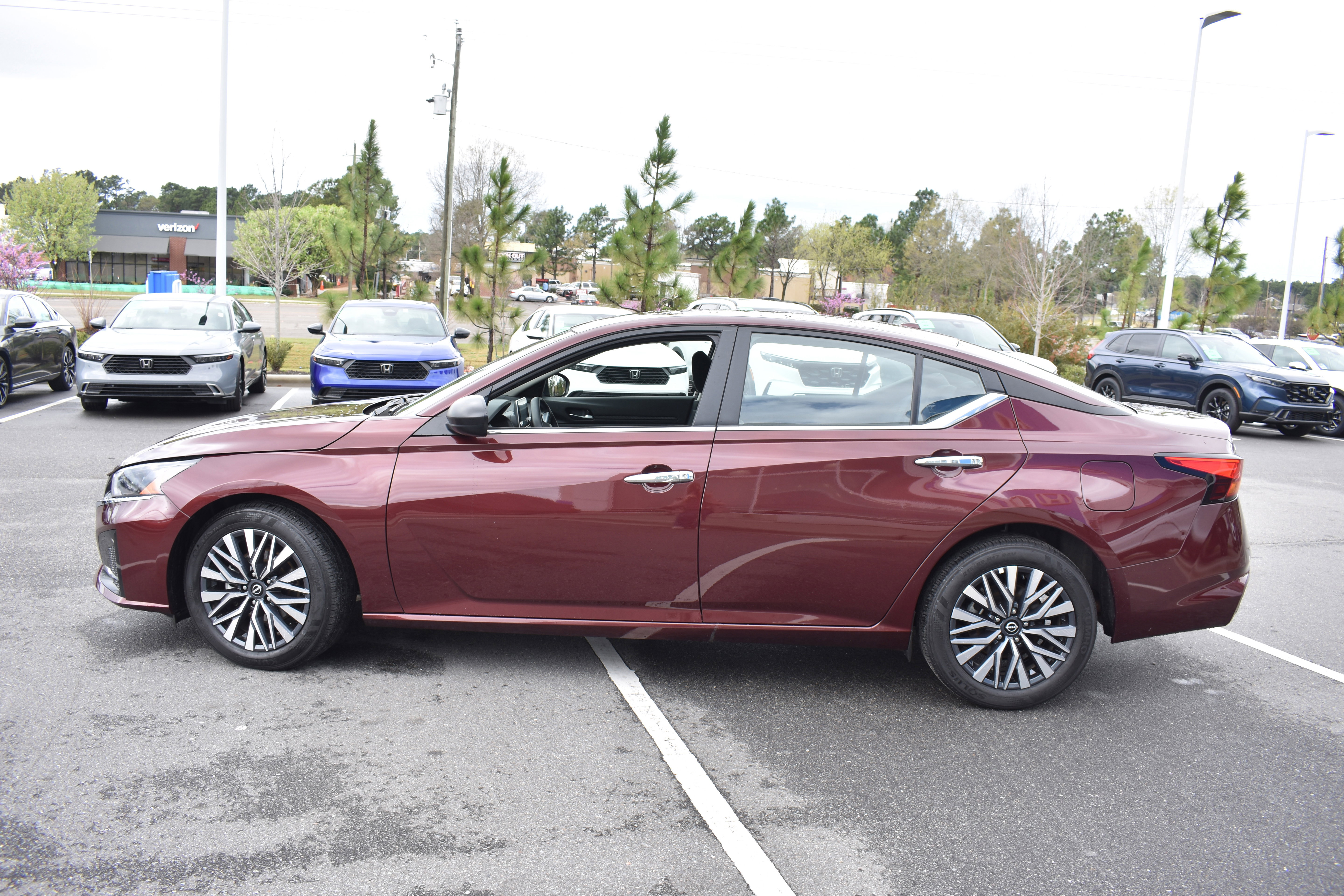 Used 2025 Nissan Altima 2.5 SV image 6