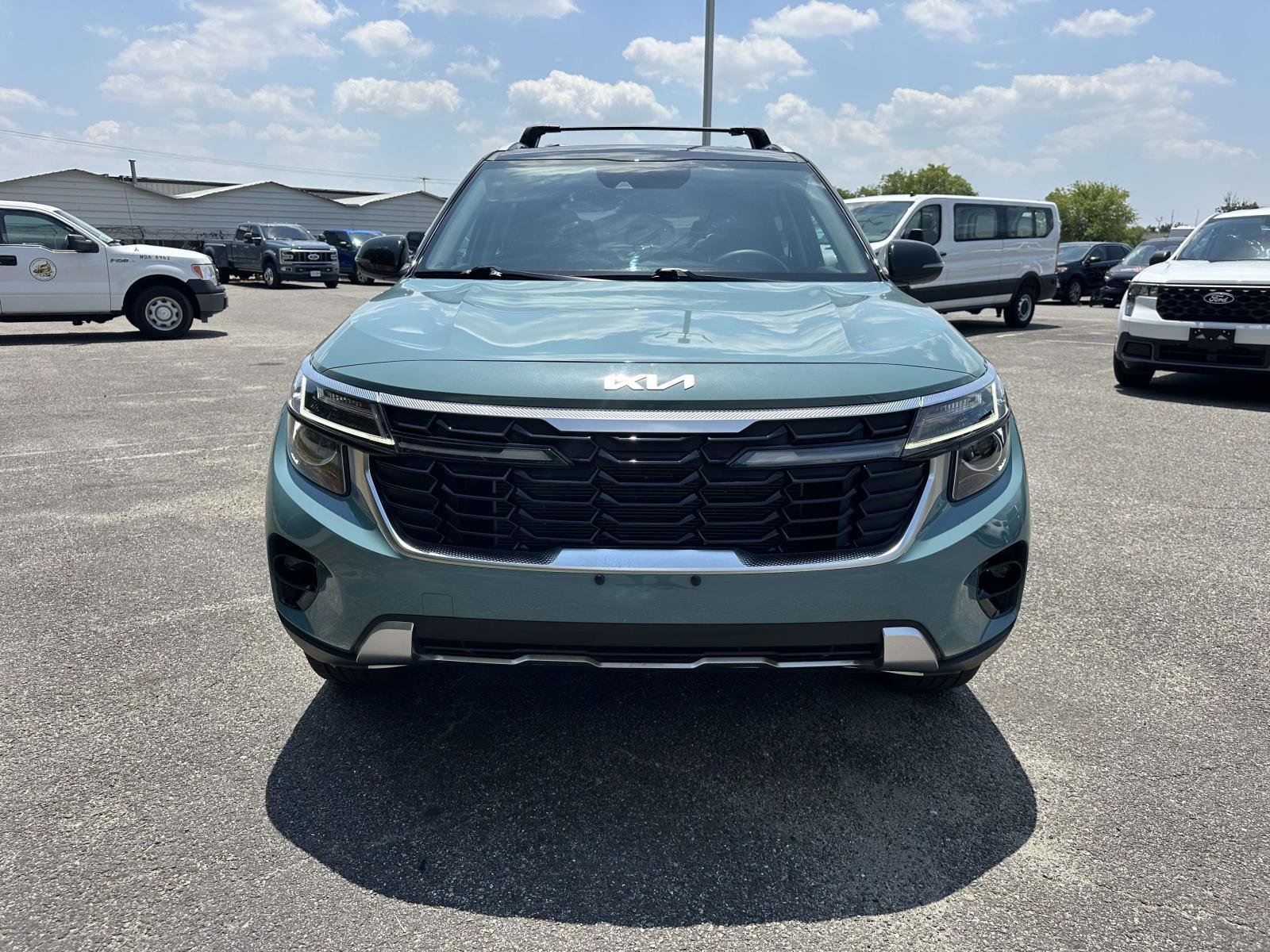 Used 2025 Kia Seltos S AWD/4WD image 2