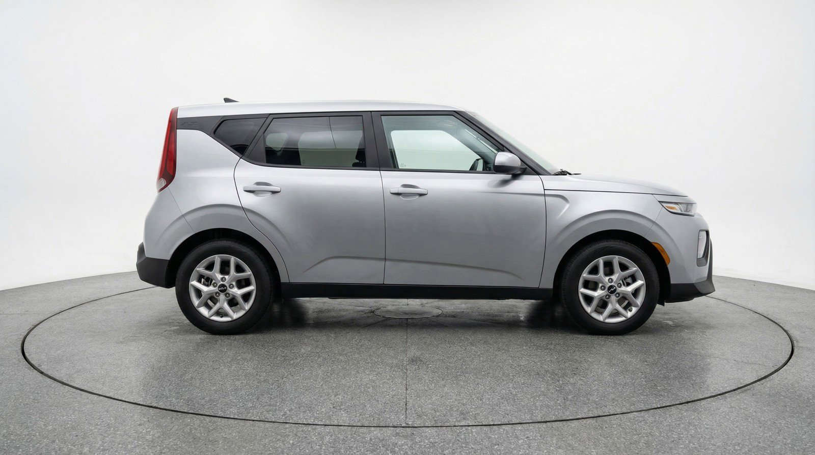 Used 2025 Kia Soul LX w/ LX Technology Package FWD image 11