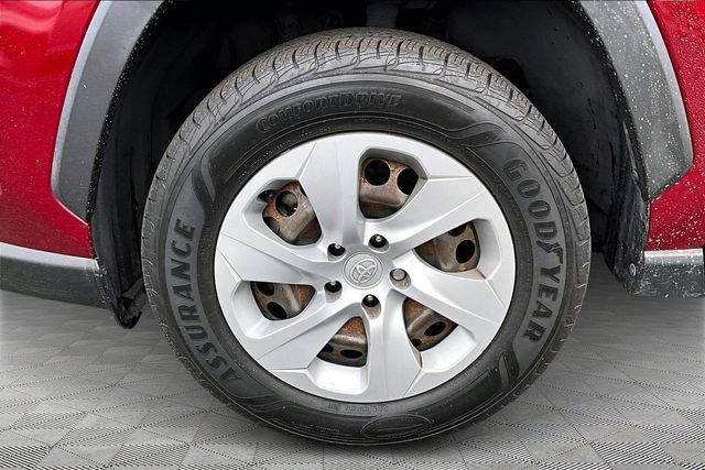 Used 2021 Toyota RAV4 LE image 22