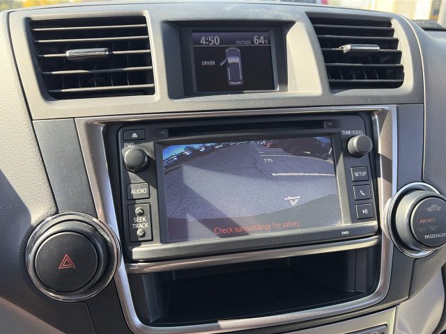 Used 2013 Toyota Highlander Plus w/ Protection Pkg AWD/4WD image 26