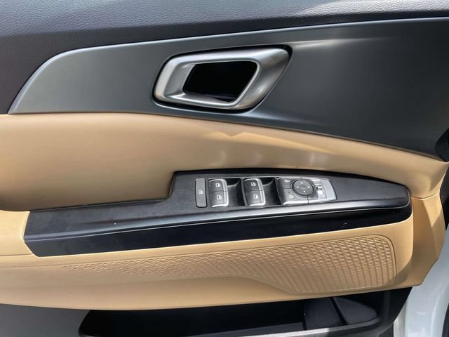 Certified 2024 Kia Carnival LX FWD image 17