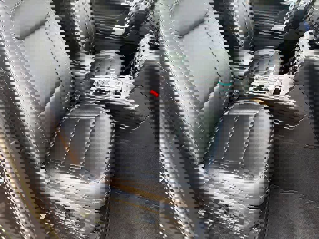 Used 2023 Ford Explorer XLT w/ Equipment Group 202A AWD/4WD image 12