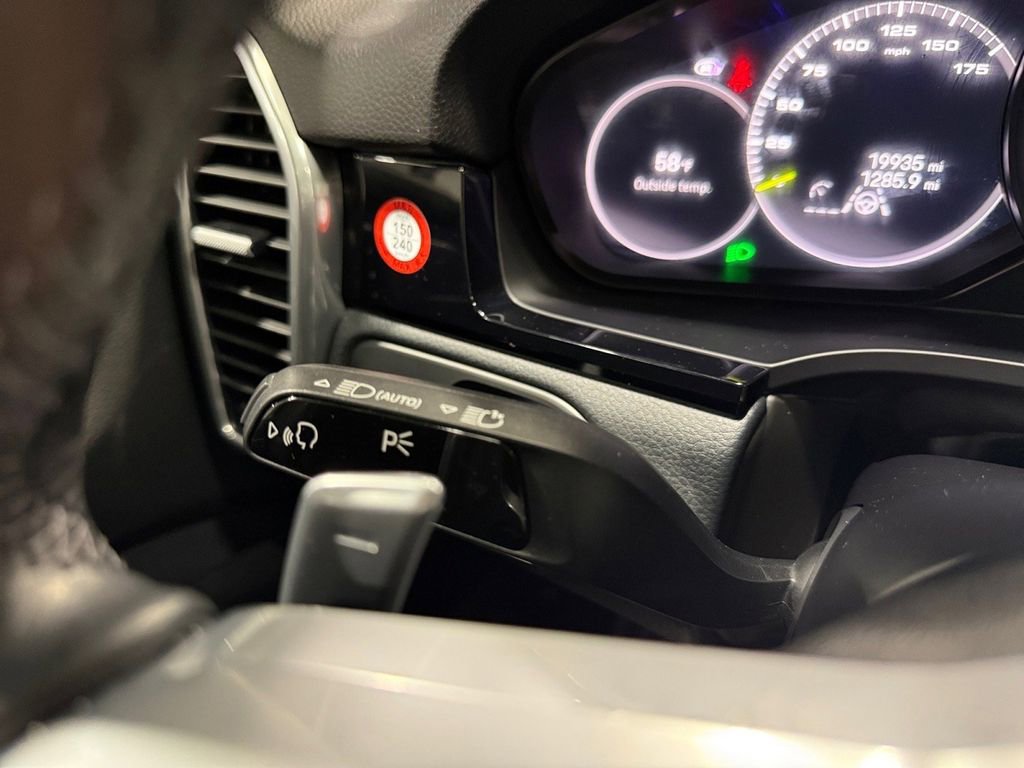 Used 2022 Porsche Cayenne Platinum Edition image 38