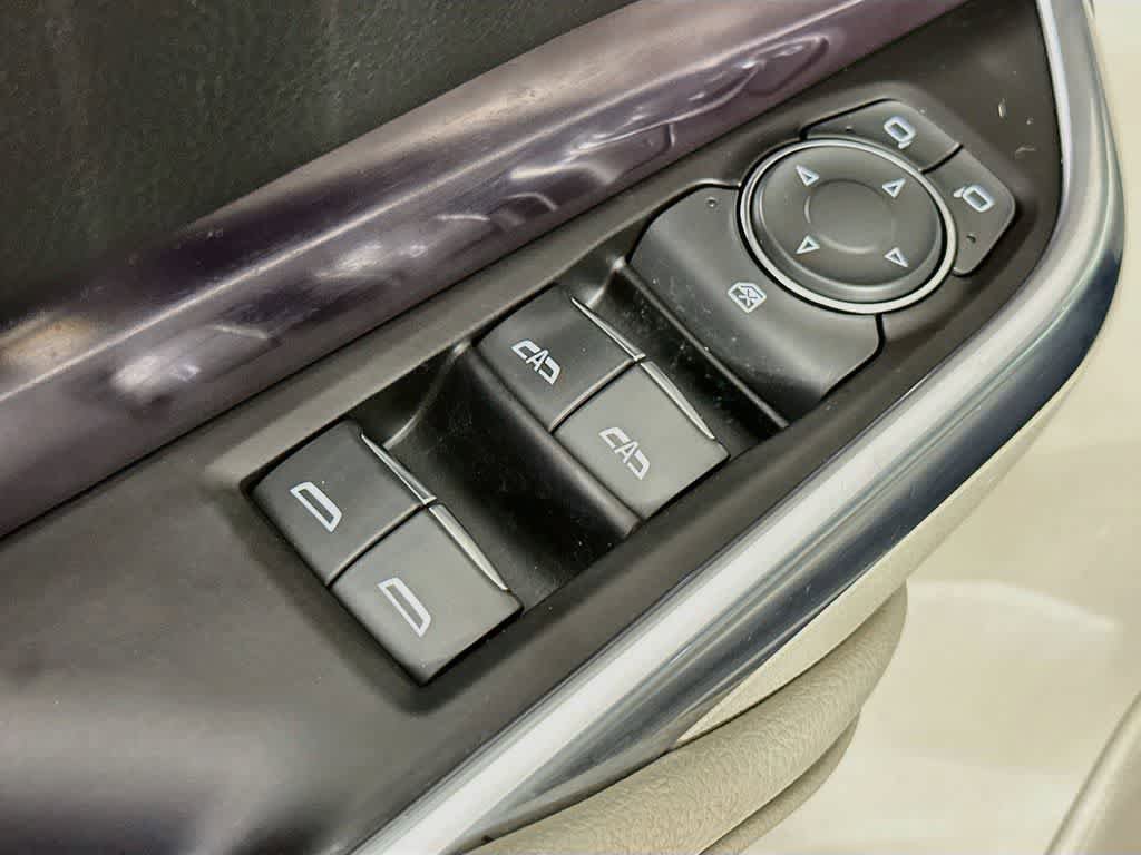 Used 2022 Cadillac XT4 Luxury w/ Cold Weather Package AWD/4WD image 28