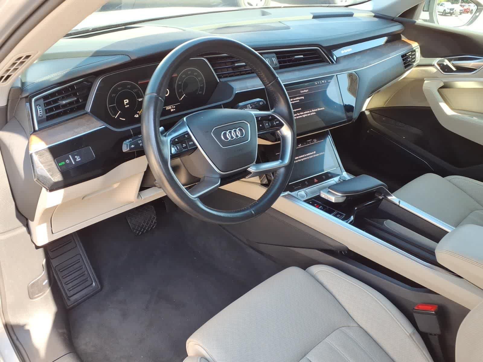 Used 2019 Audi e-tron Prestige w/ Prestige Package AWD/4WD image 14