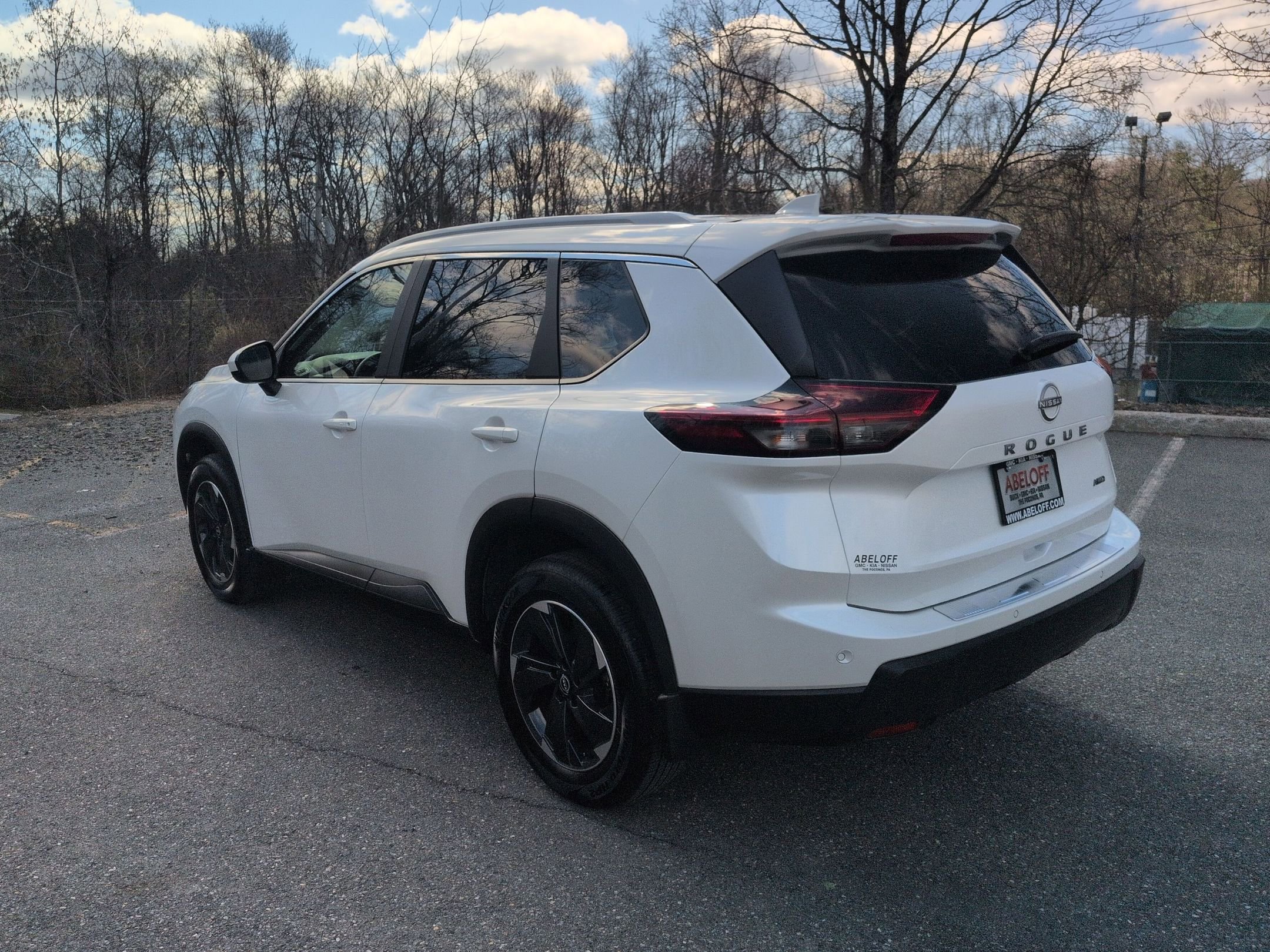 Used 2025 Nissan Rogue SV w/ SV Premium Package image 7