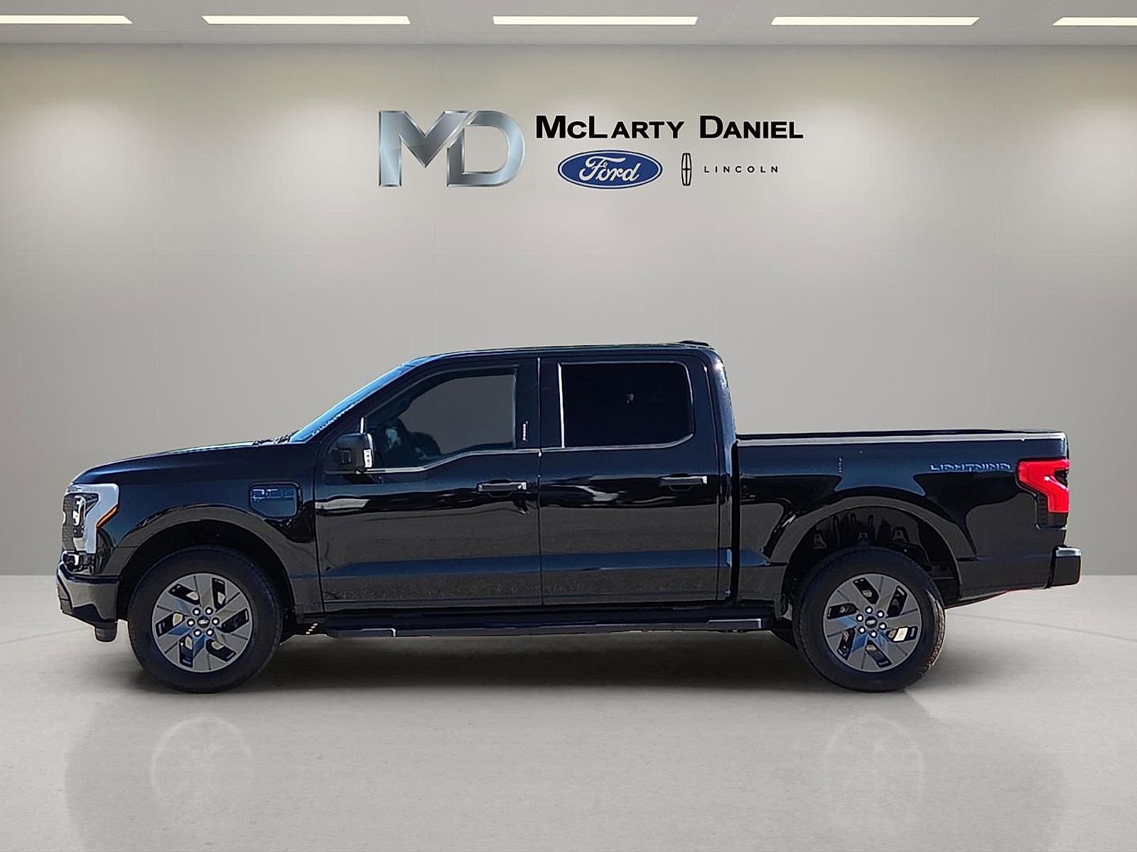 Used 2024 Ford F150 Lightning XLT AWD/4WD image 3