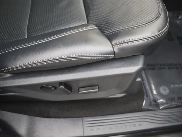 Used 2025 Ford Expedition Platinum image 10