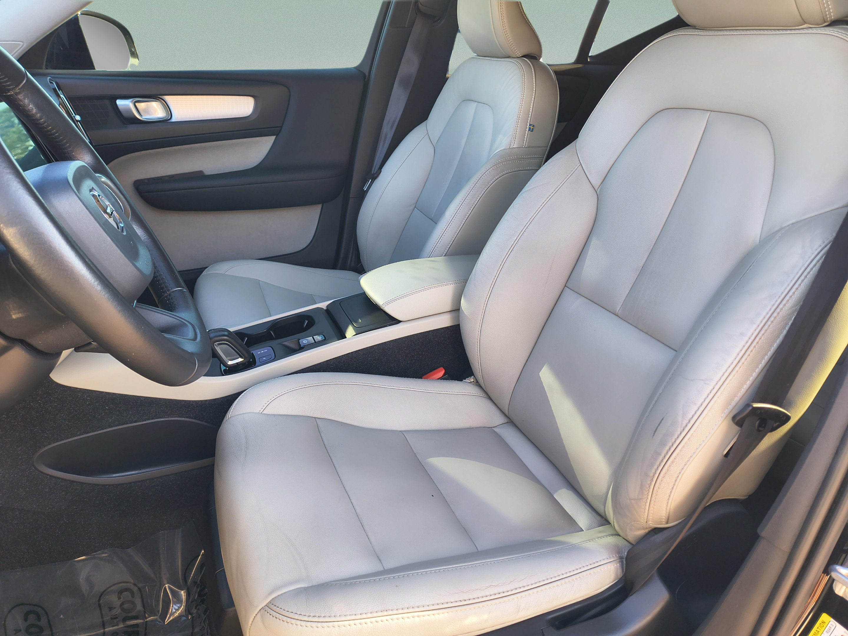 Used 2019 Volvo XC40 T4 Momentum FWD image 19