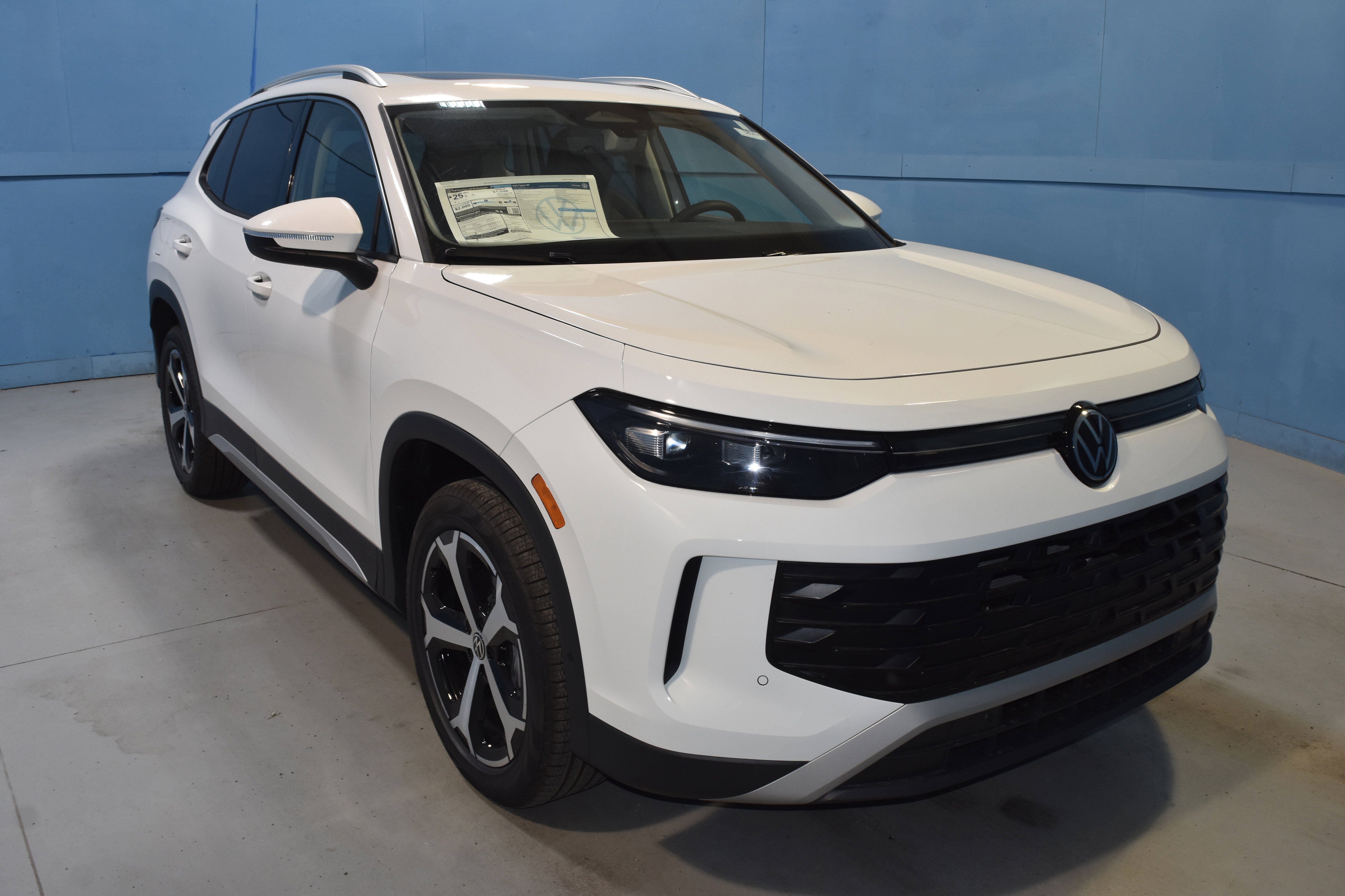New 2026 Volkswagen Tiguan SE AWD/4WD image 1