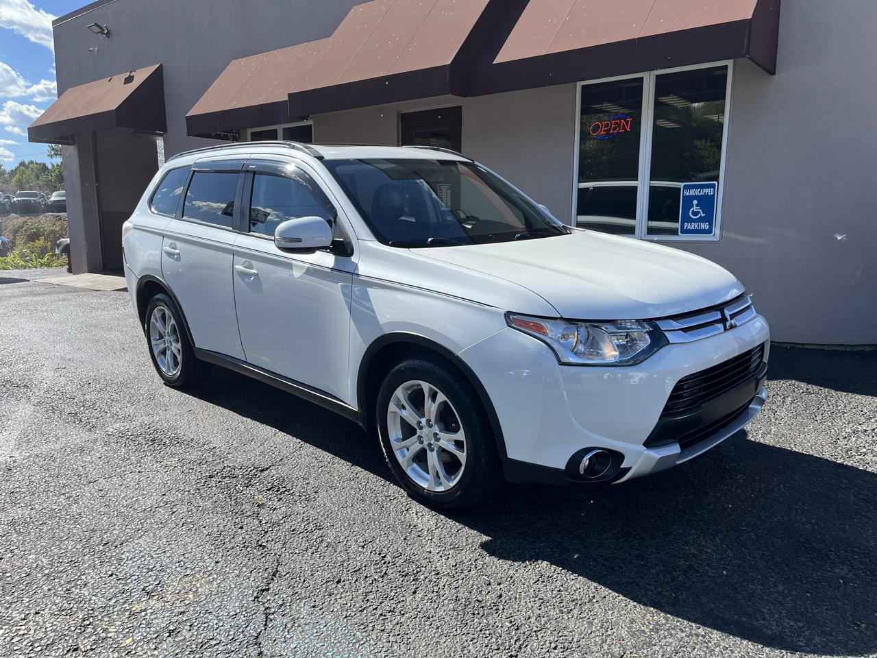 Used 2015 Mitsubishi Outlander SE AWD/4WD image 3