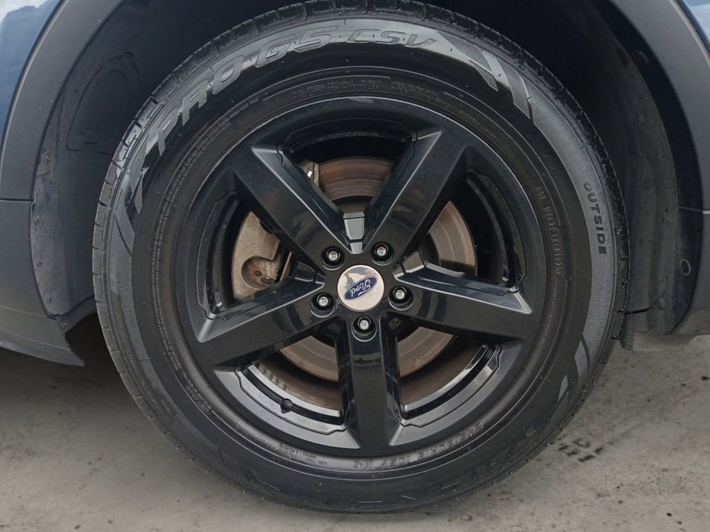 Used 2018 Ford Explorer XLT image 14