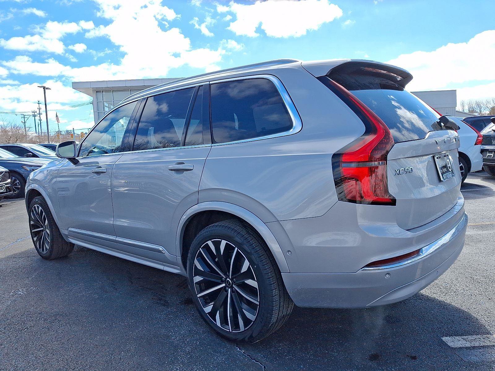 Certified 2025 Volvo XC90 B5 Plus image 4