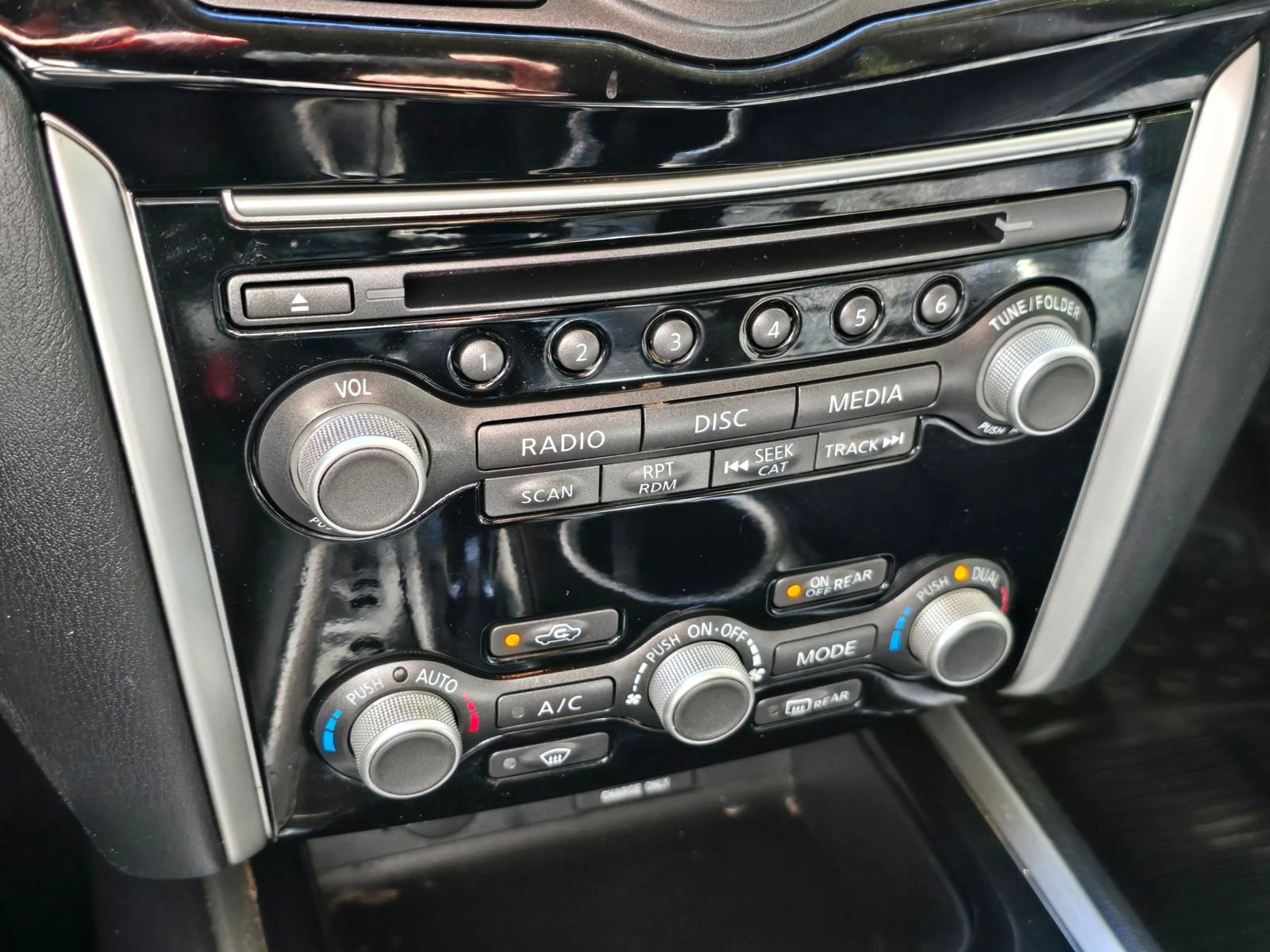 Used 2018 Nissan Pathfinder S AWD/4WD image 28