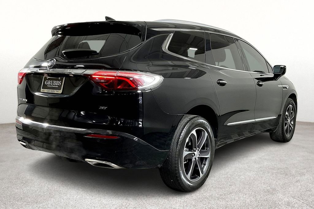 Used 2022 Buick Enclave Essence w/ Sport Touring Edition image 2