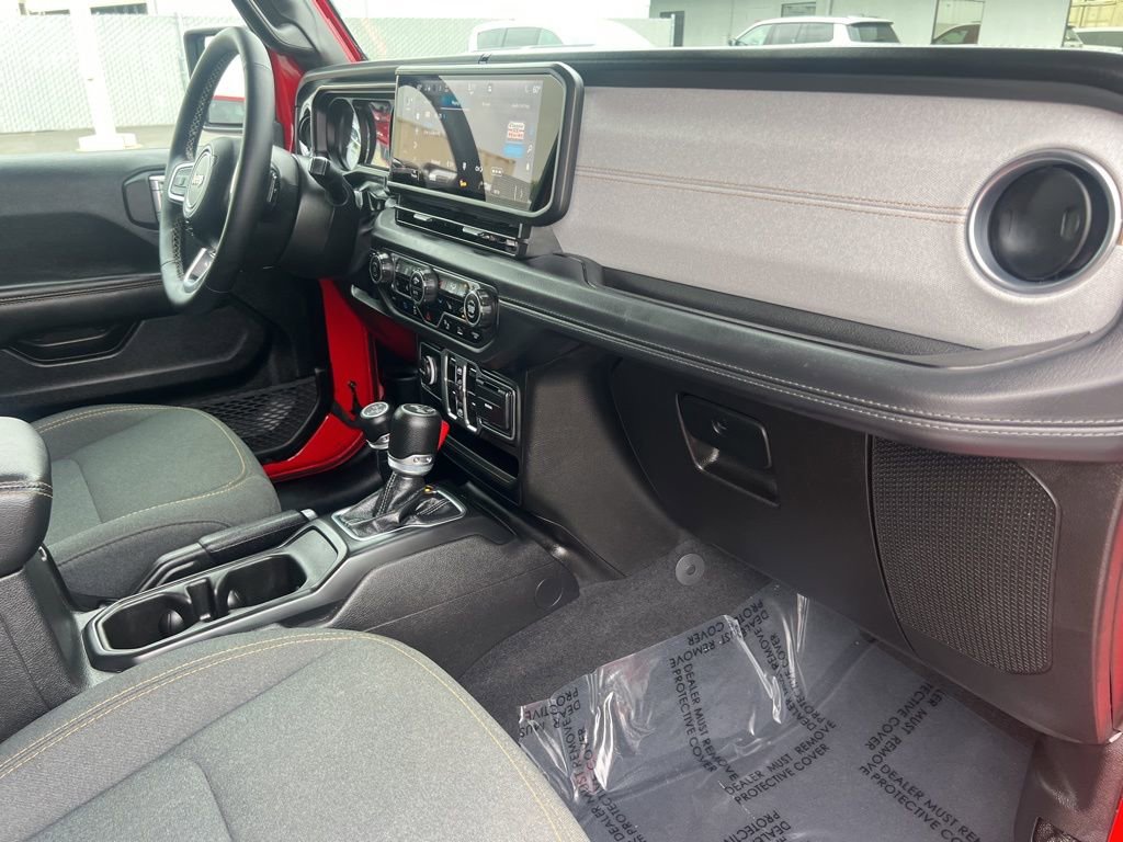 Used 2025 Jeep Wrangler Unlimited Sahara w/ Safety Group AWD/4WD image 24