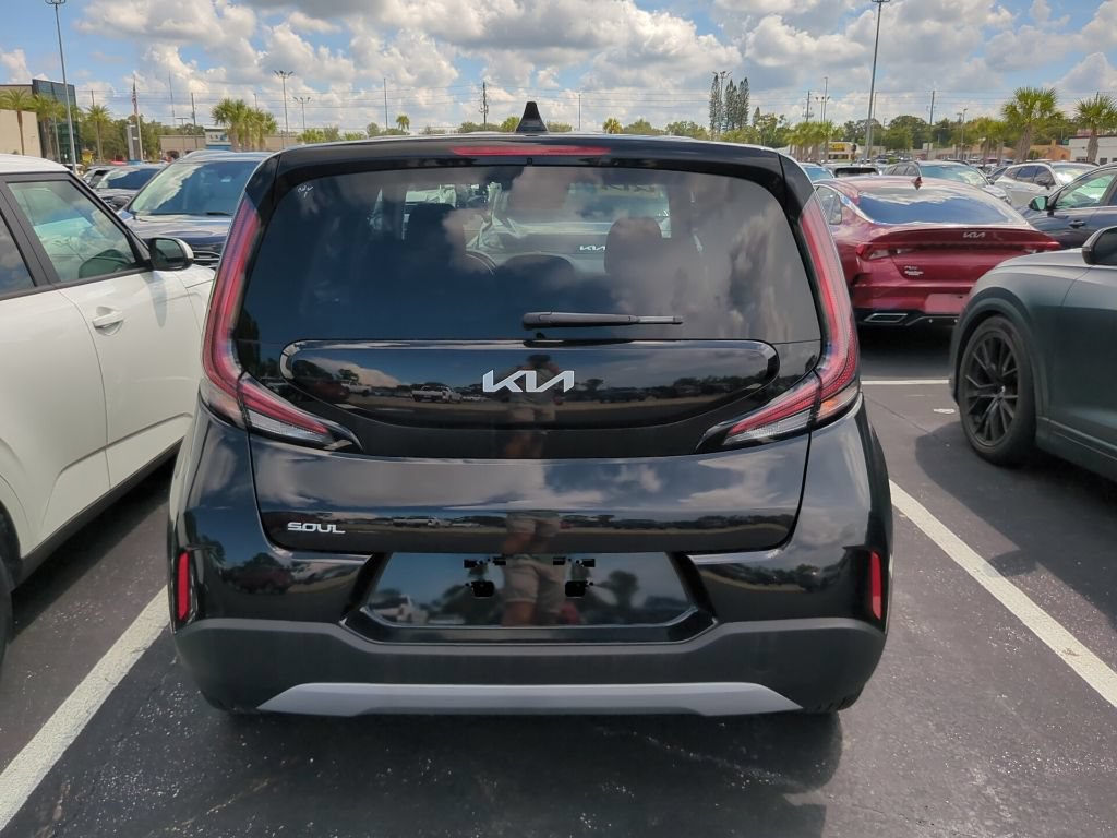 Certified 2025 Kia Soul LX w/ LX Technology Package FWD image 7
