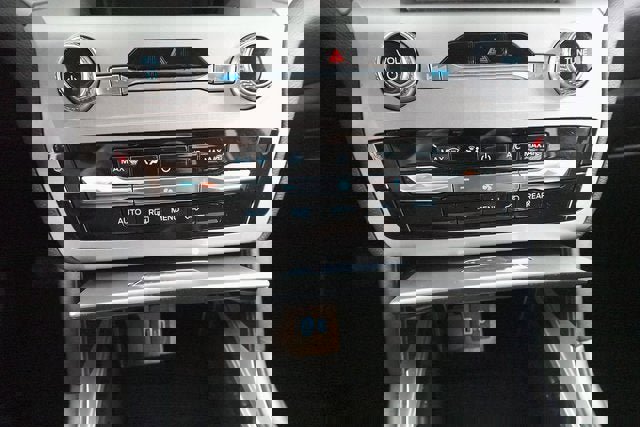 Used 2022 Ford Explorer XLT image 18