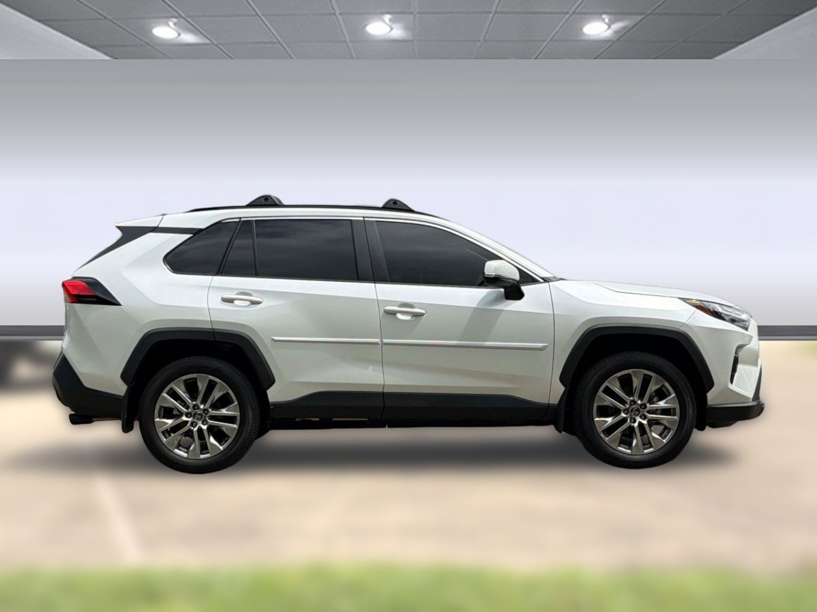 Used 2025 Toyota RAV4 XLE Premium image 8