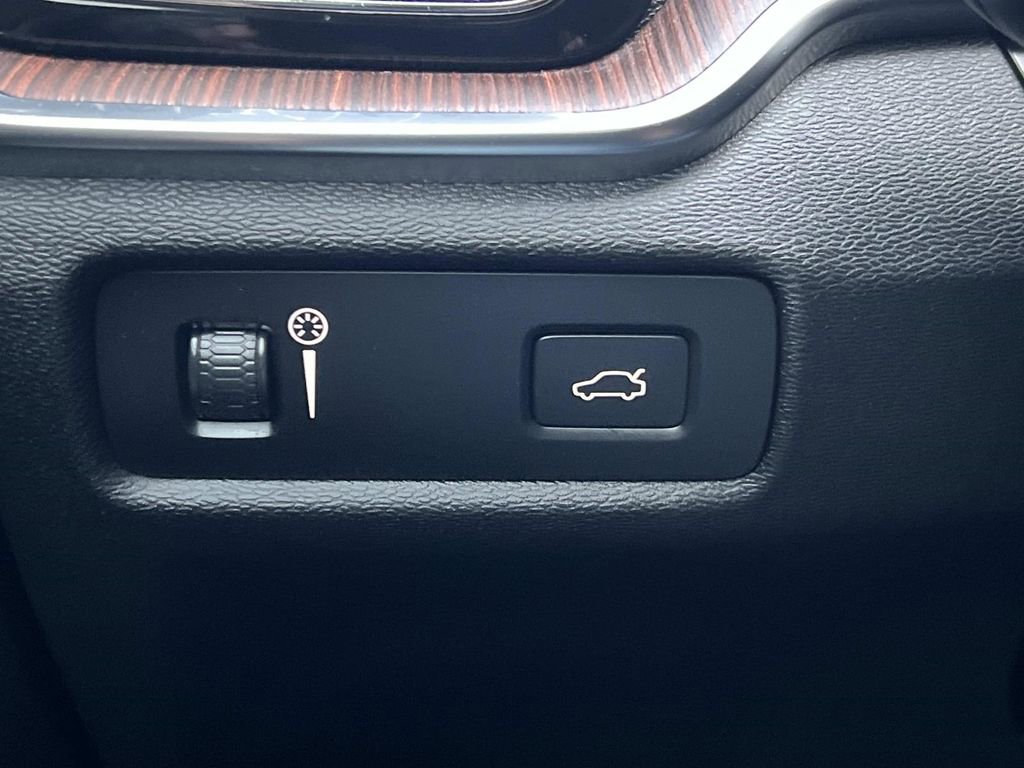 Used 2022 Volvo S60 B5 Momentum image 24