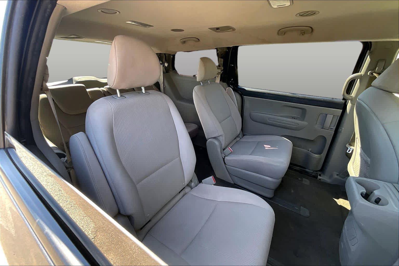 Used 2021 Kia Sedona LX FWD image 19