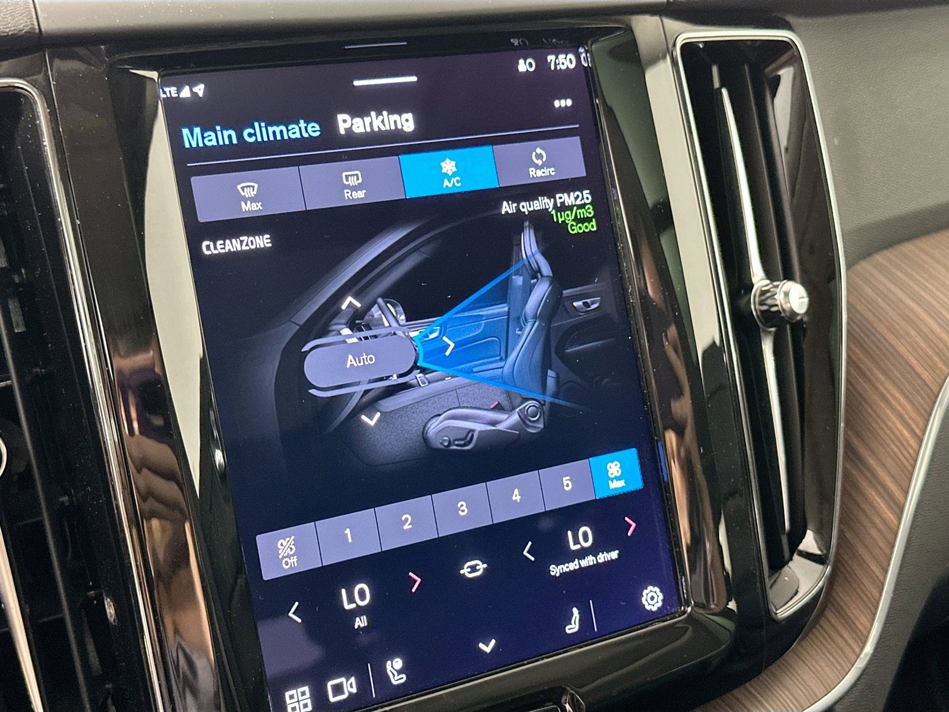 Certified 2022 Volvo XC60 B5 Momentum w/ Advanced Package image 16