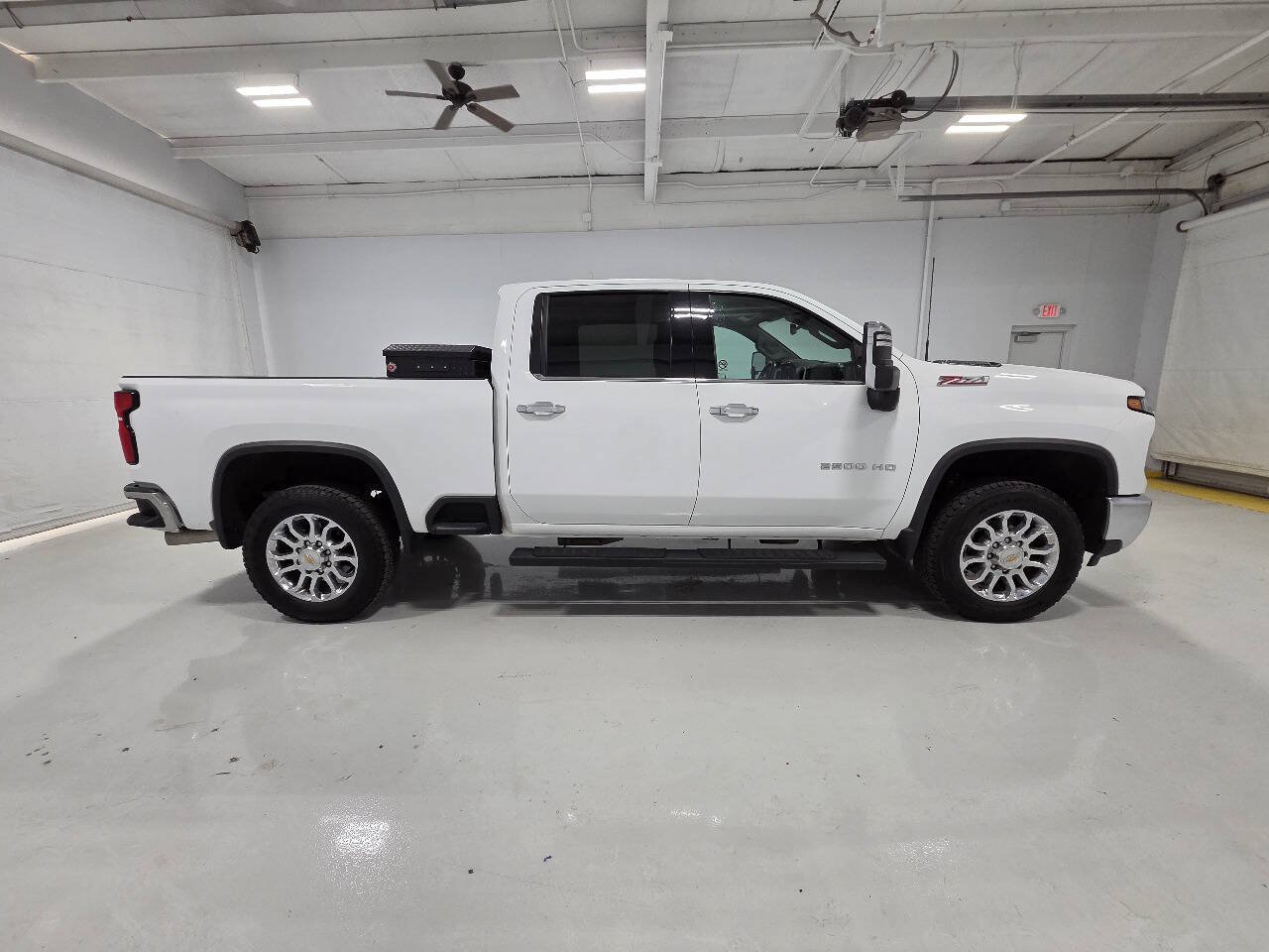 Used 2024 Chevrolet Silverado 2500 LTZ w/ LTZ Plus Package AWD/4WD image 11
