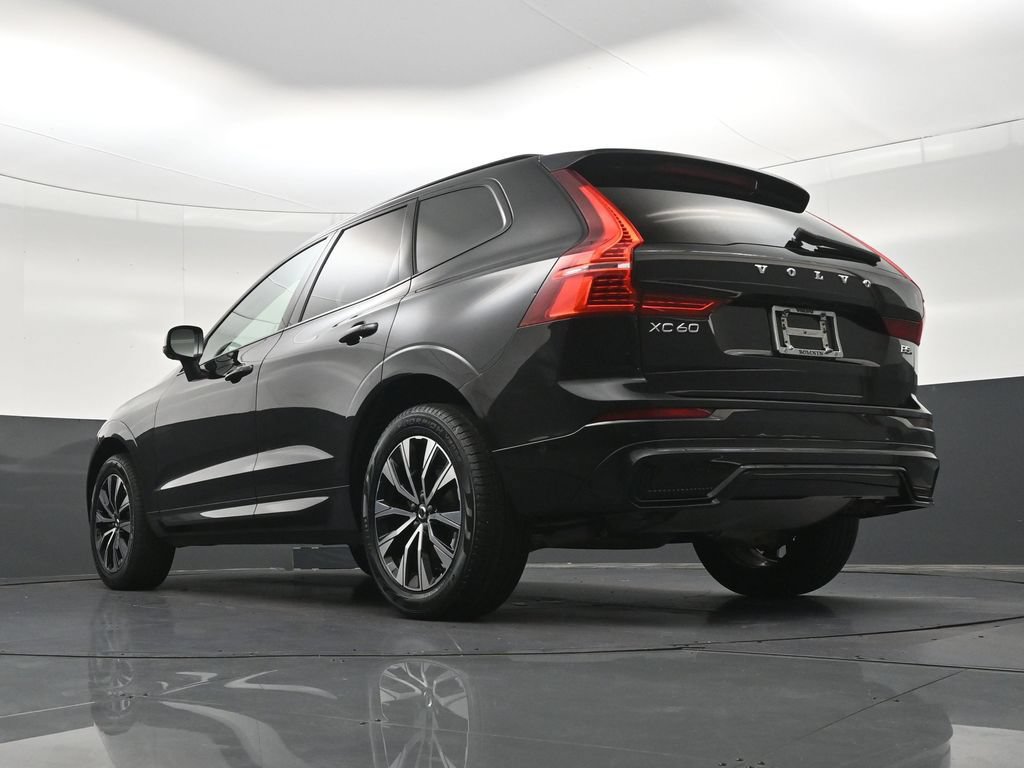 Certified 2024 Volvo XC60 B5 Plus AWD/4WD image 24