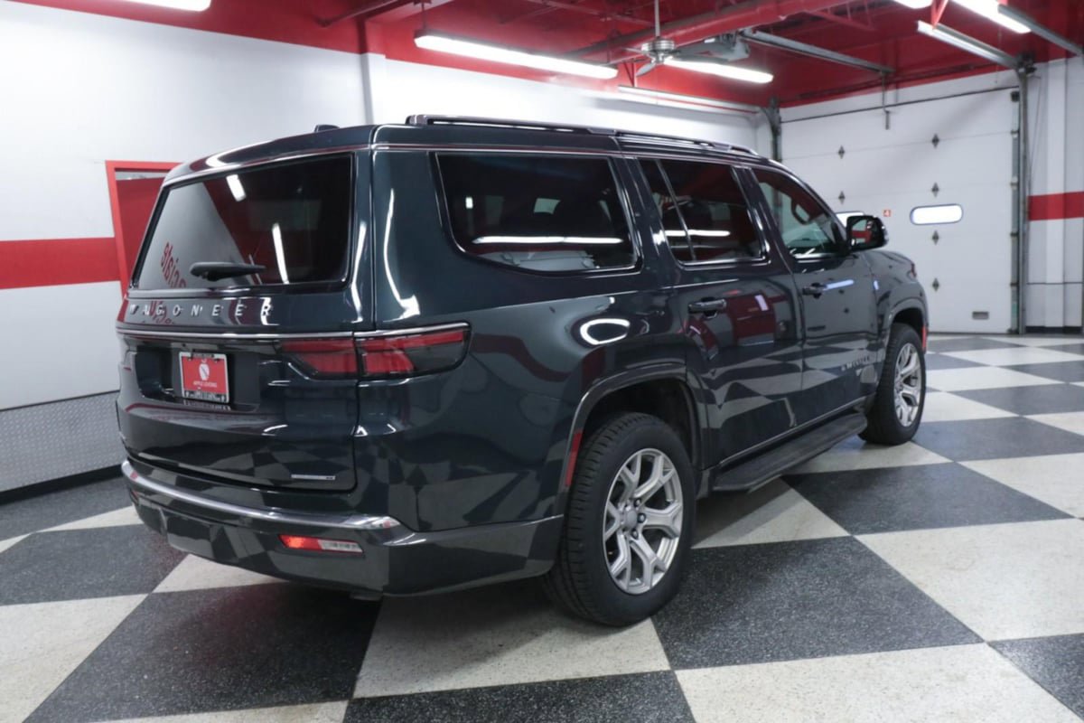 Used 2022 Jeep Wagoneer Series I w/ Premium Group I AWD/4WD image 7
