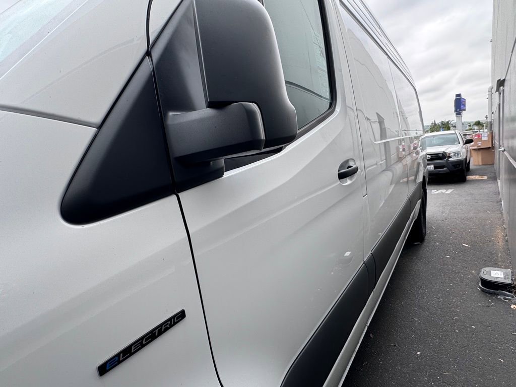 Used 2024 Mercedes-Benz eSprinter 170 Cargo image 9