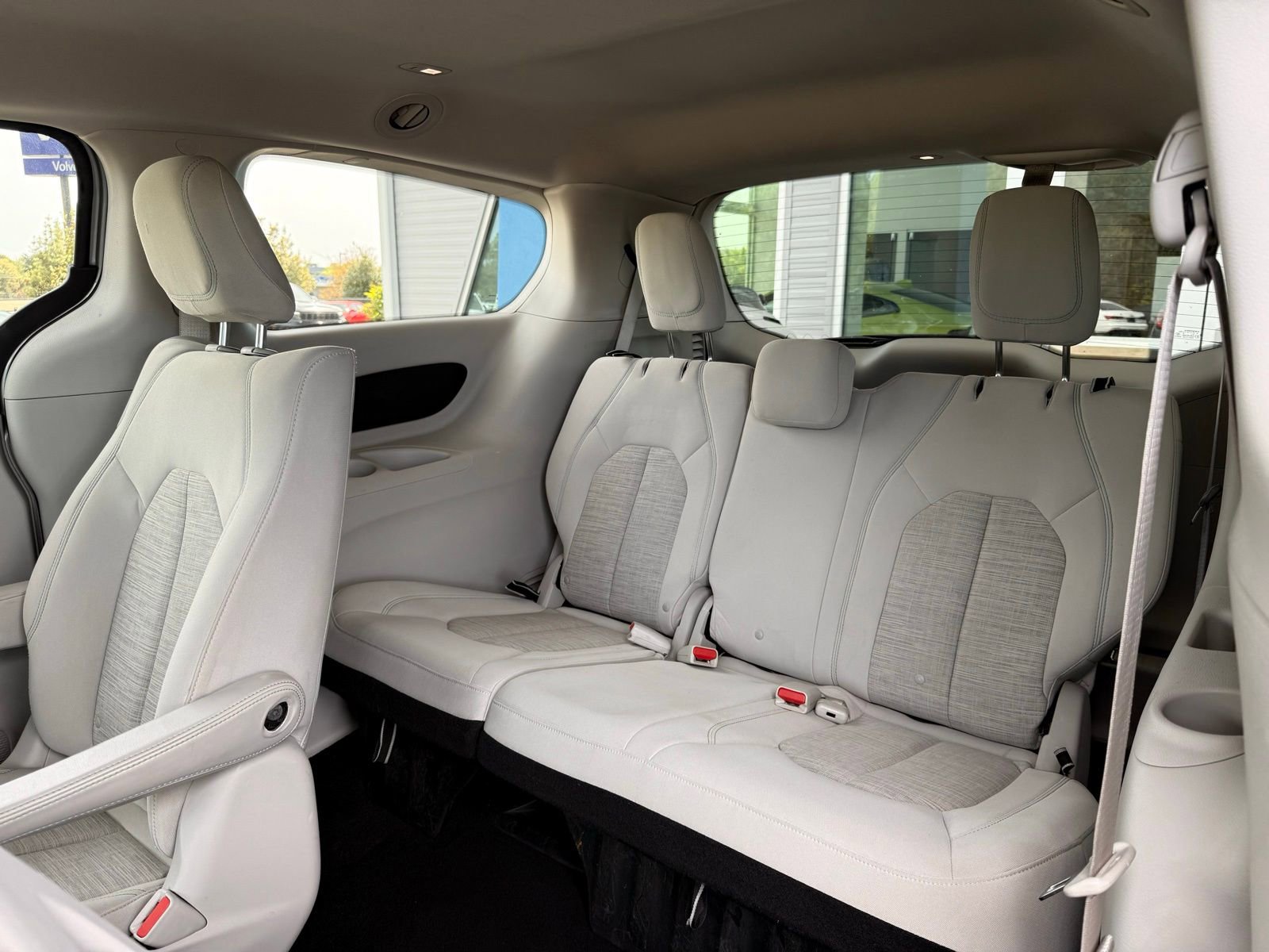 Used 2018 Chrysler Pacifica Touring Plus image 22