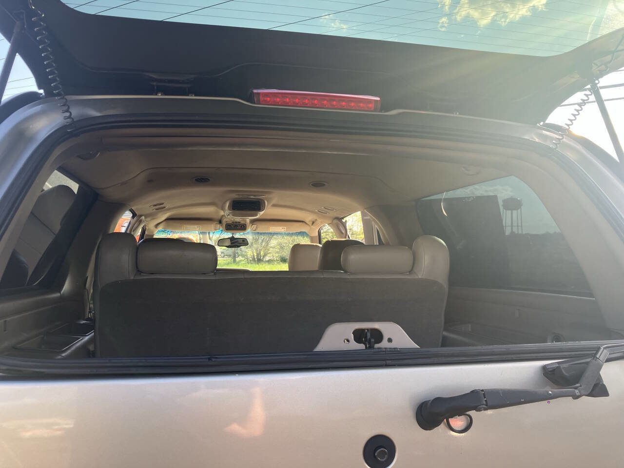 Used 2003 Chevrolet Suburban Z71 image 22