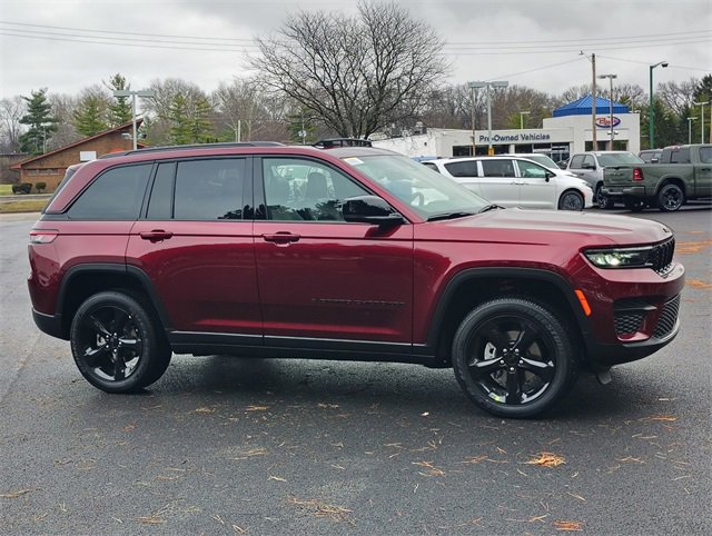 New 2025 Jeep Grand Cherokee Altitude w/ Trailer Tow Package image 6