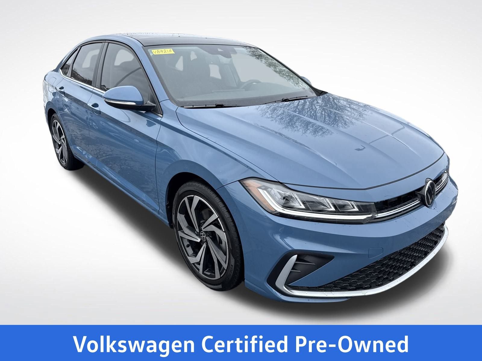 Certified 2025 Volkswagen Jetta SEL image 8