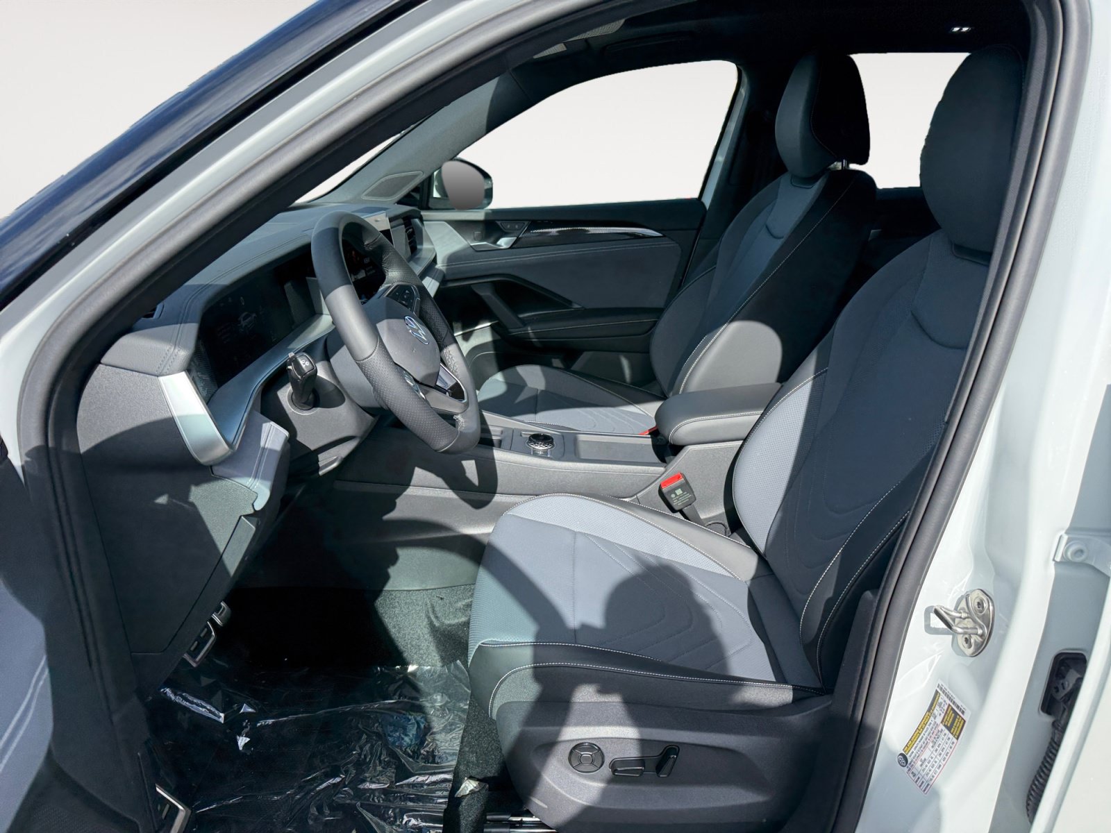 New 2026 Volkswagen Tiguan SE R-Line AWD/4WD image 10