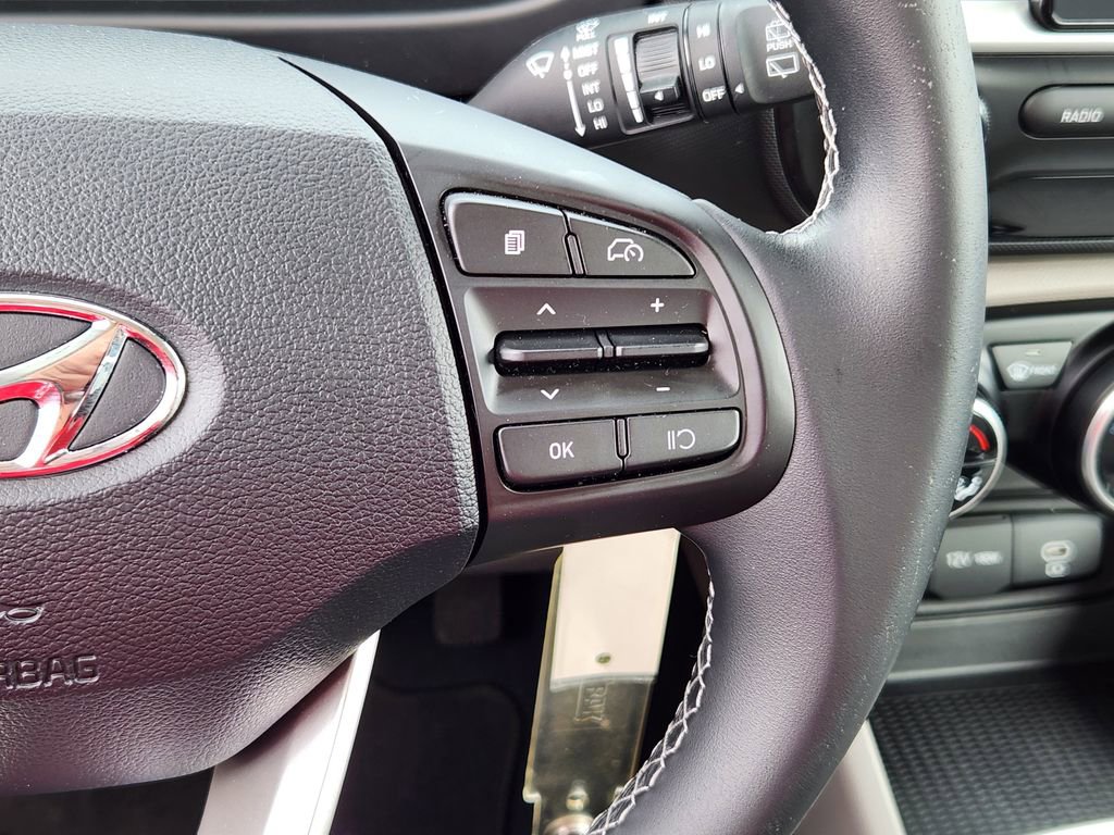 Used 2023 Hyundai Venue SEL FWD image 18