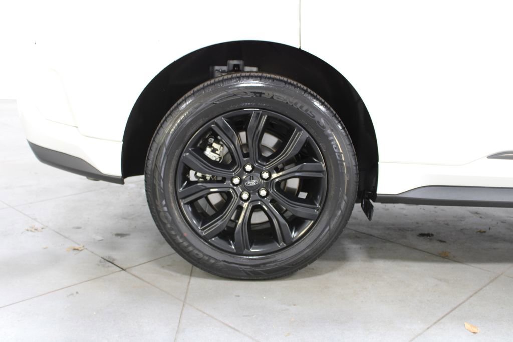 Used 2022 Ford Edge SE w/ Black Appearance Package image 13