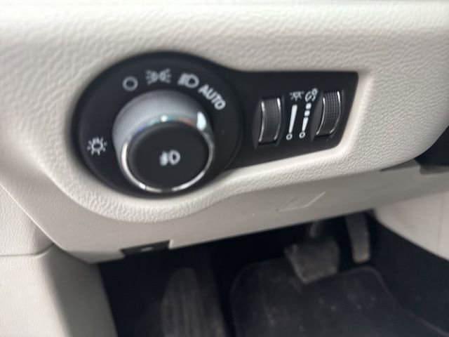 Used 2019 Chrysler Pacifica Touring-L image 20