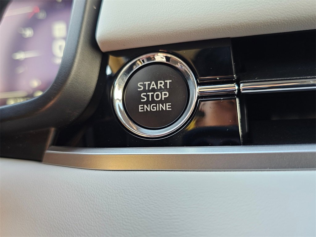 New 2025 Mitsubishi Outlander SE image 8