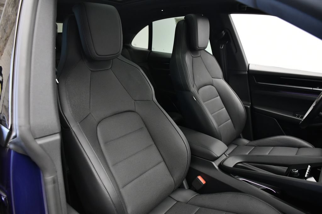 Certified 2025 Porsche Macan 4S Electric AWD/4WD image 53