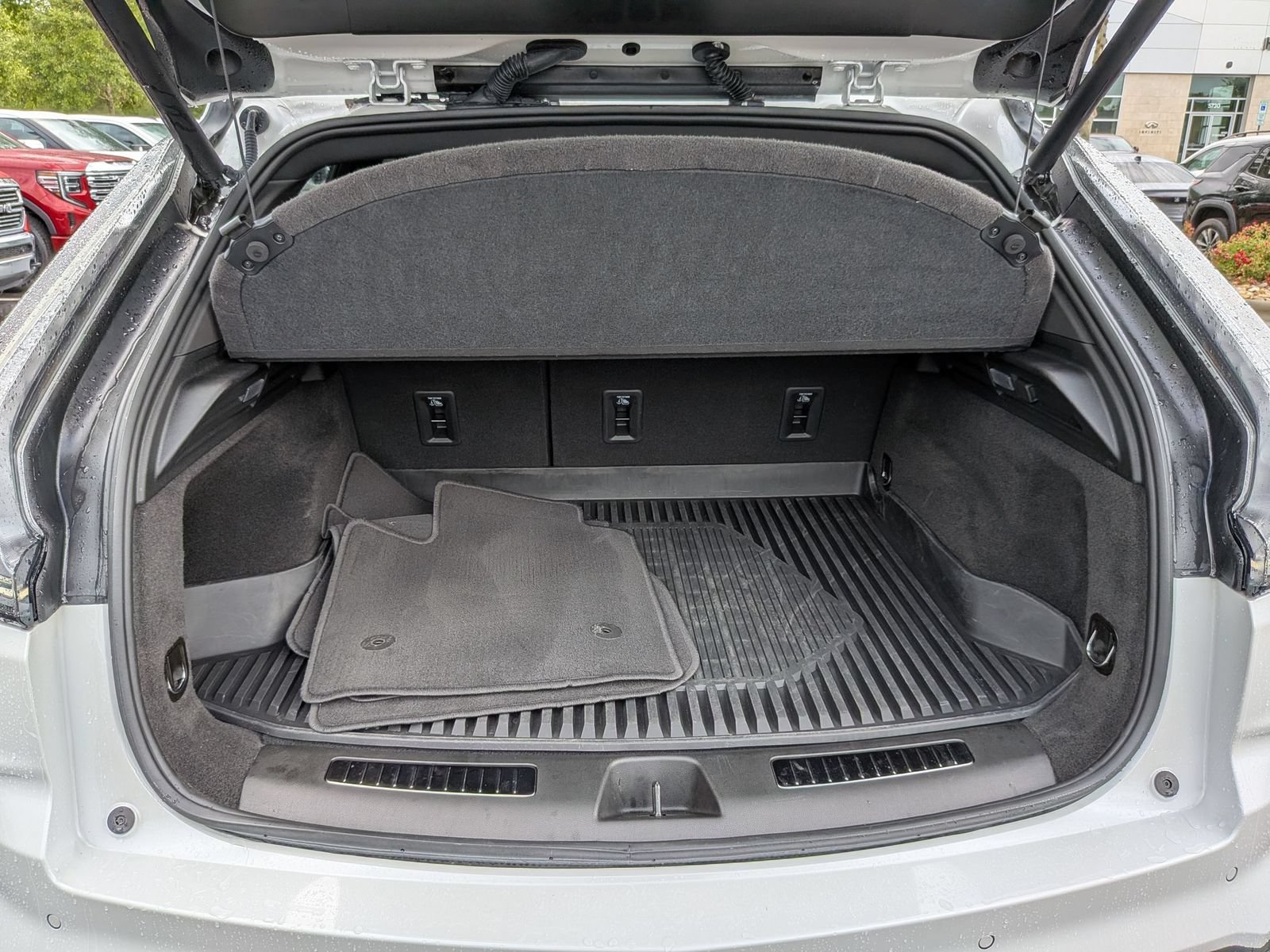 Used 2024 Cadillac XT4 Sport w/ Cold Weather Package FWD image 32