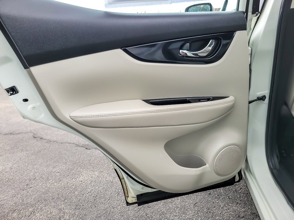 Used 2017 Nissan Rogue Sport SL w/ SL Premium Package image 17