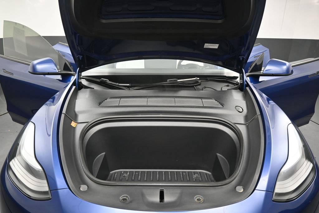 Used 2024 Tesla Model Y 2WD image 37